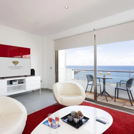 Luxury Penthouse With Sea Views And Terrace La Caleta Appartement