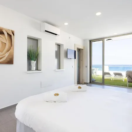 Luxury Penthouse With Sea Views And Terrace La Caleta Appartement
